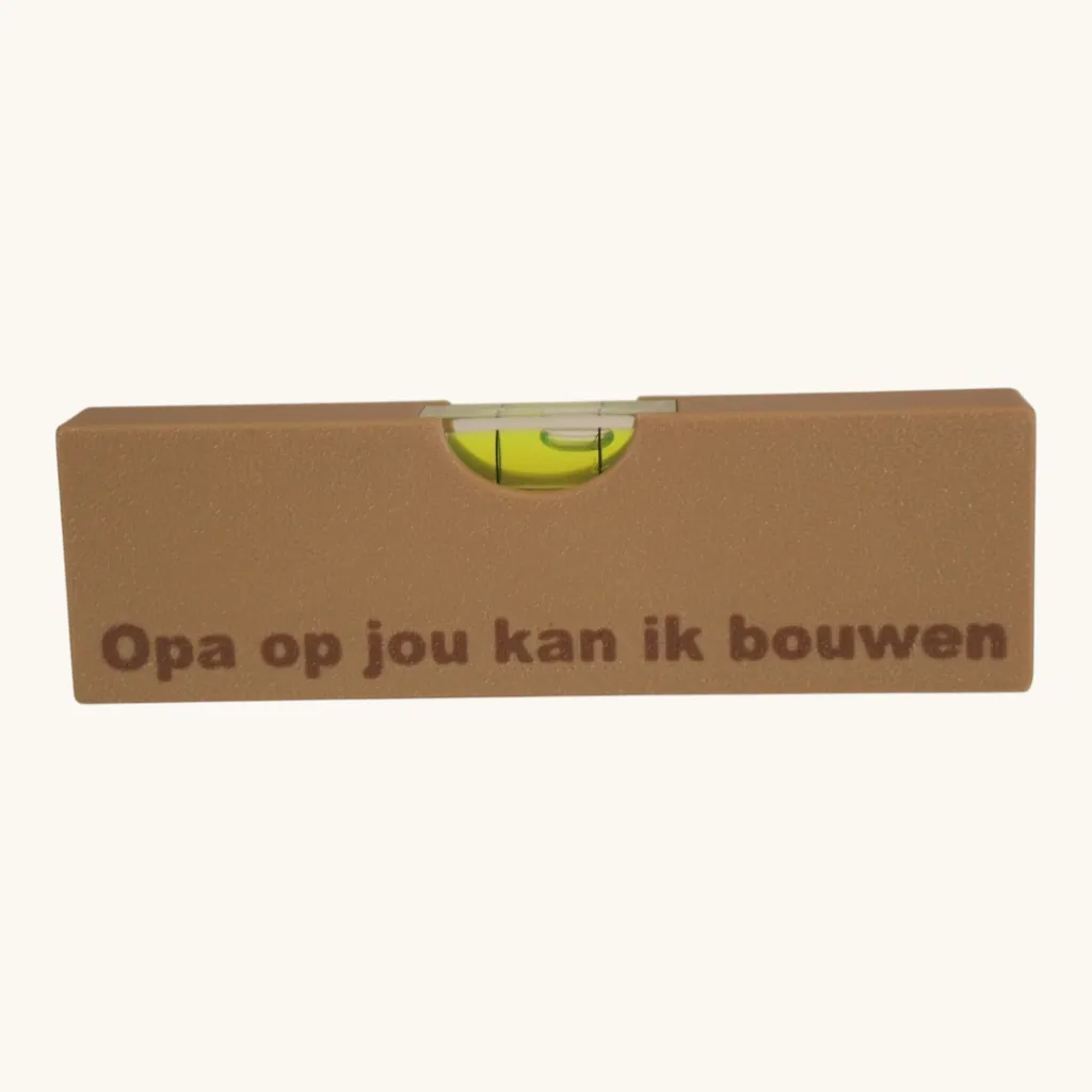 Waterpas-flesopener-Opa,-op-jou-kan-ik-bouwen.webp