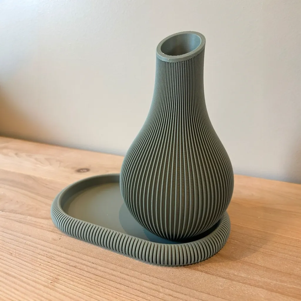 Shizu-vaas-met-japandi-schaaltje-muted-green.webp