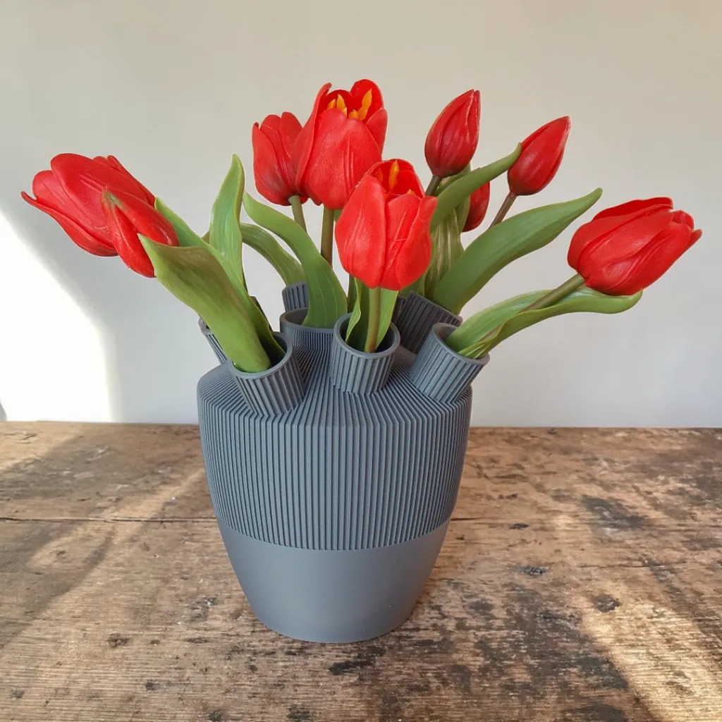 Tulpenvaas-geribbeld-fuzzy.webp
